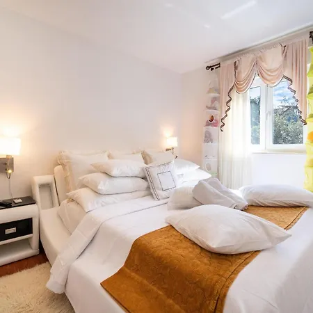 3 Bedroom Lovely In Apartman Sukošan