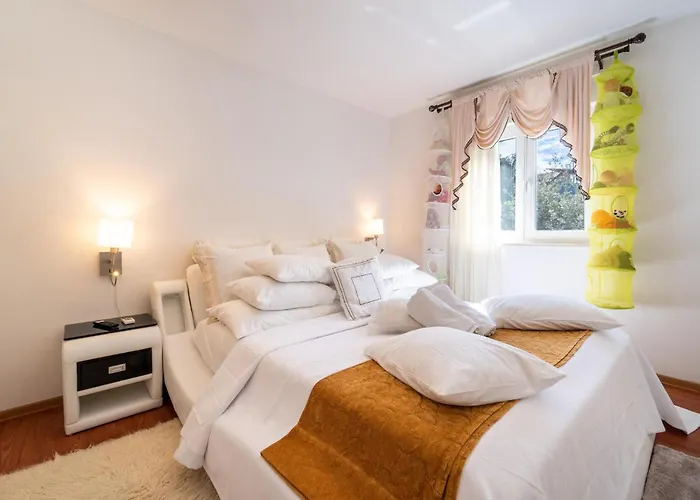 3 Bedroom Lovely In Apartamento Sukošan