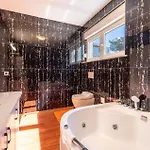 アパート Stunning In With Swimming Pool *