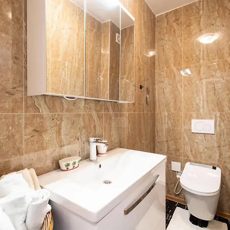 דירה Stunning In With Swimming Pool