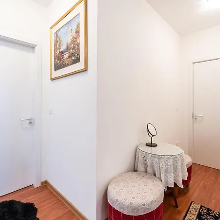 Apartamento Awesome In With Kitchen