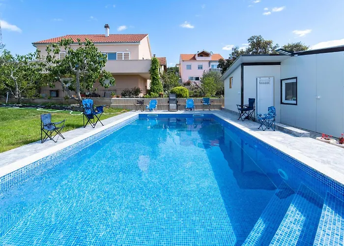3 Bedroom Lovely In Apartmán Sukošan